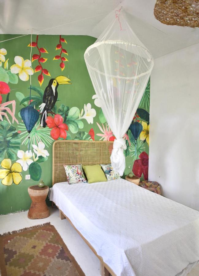 Lambo Homestay Waikabubak Exterior foto