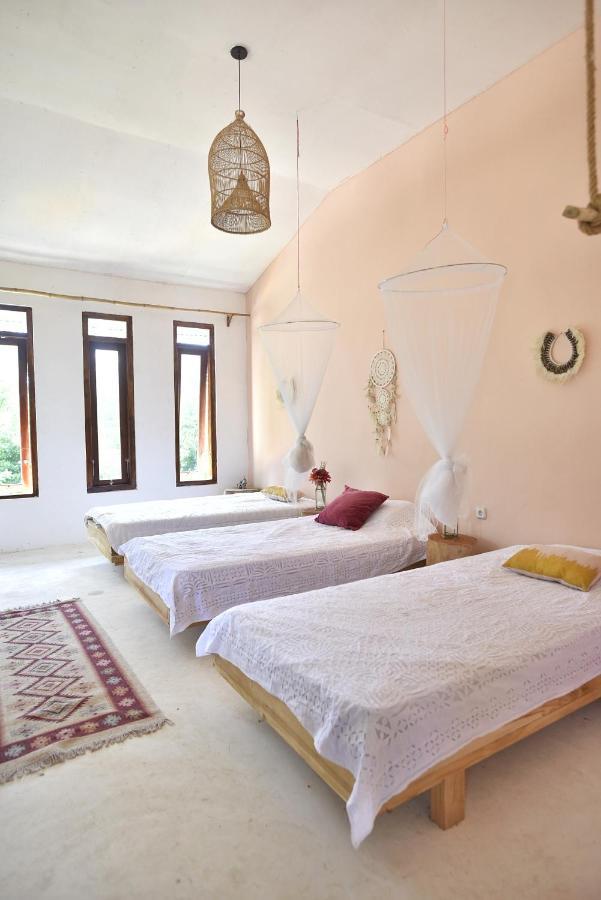 Lambo Homestay Waikabubak Exterior foto